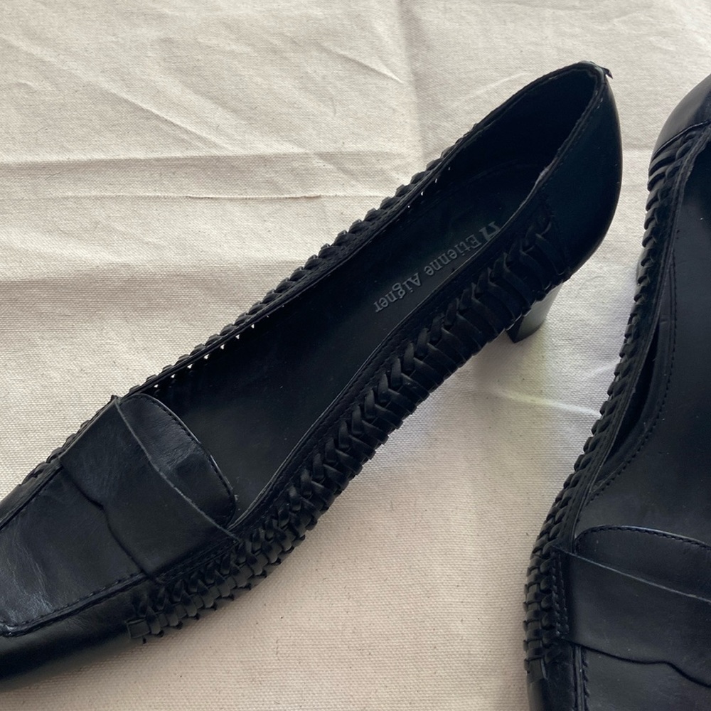 Leather shoe with 2 1/2 heel